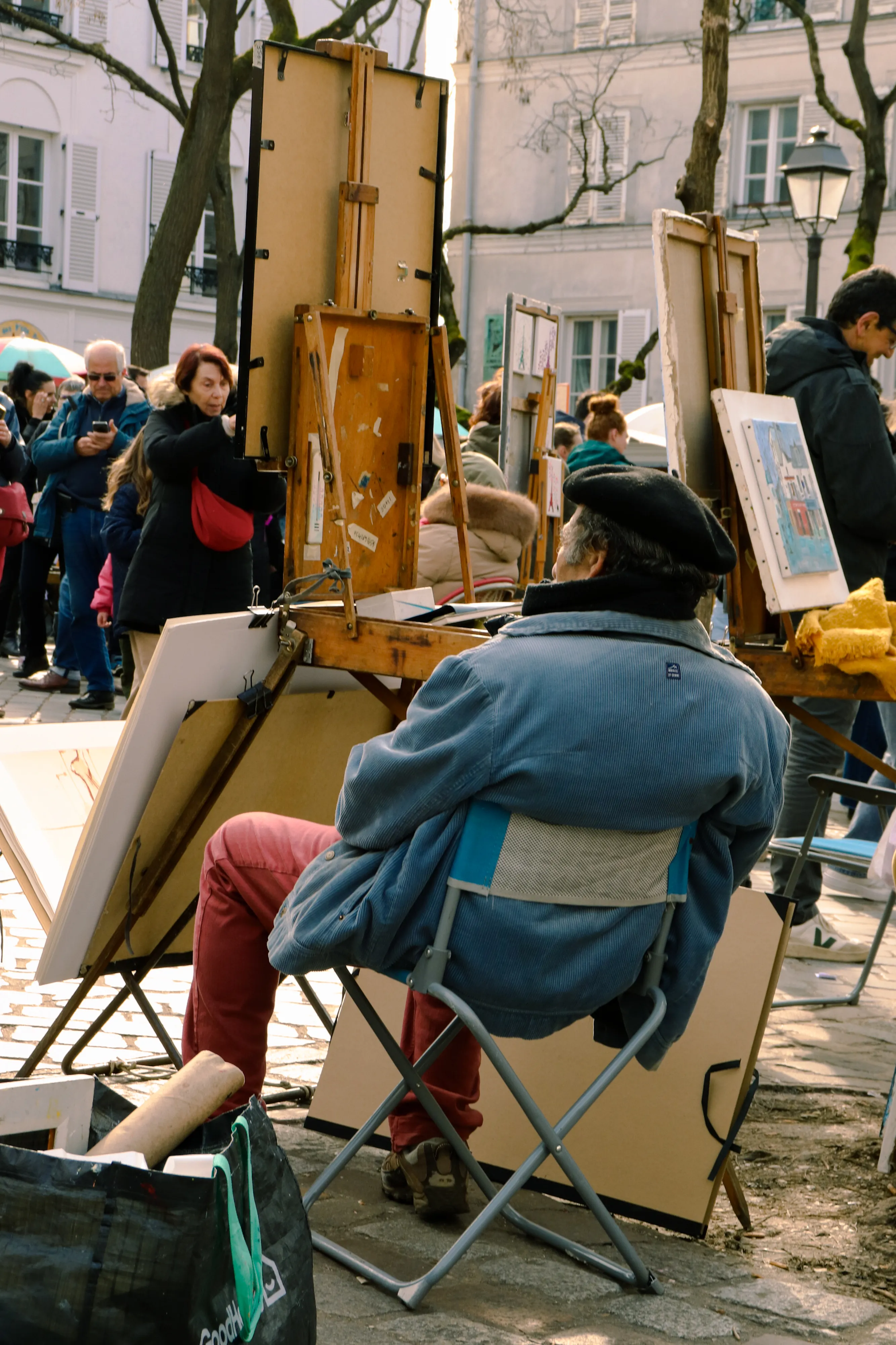 Street artist creating art in Montmartre, Paris. Captures Parisian culture and atmosphere.